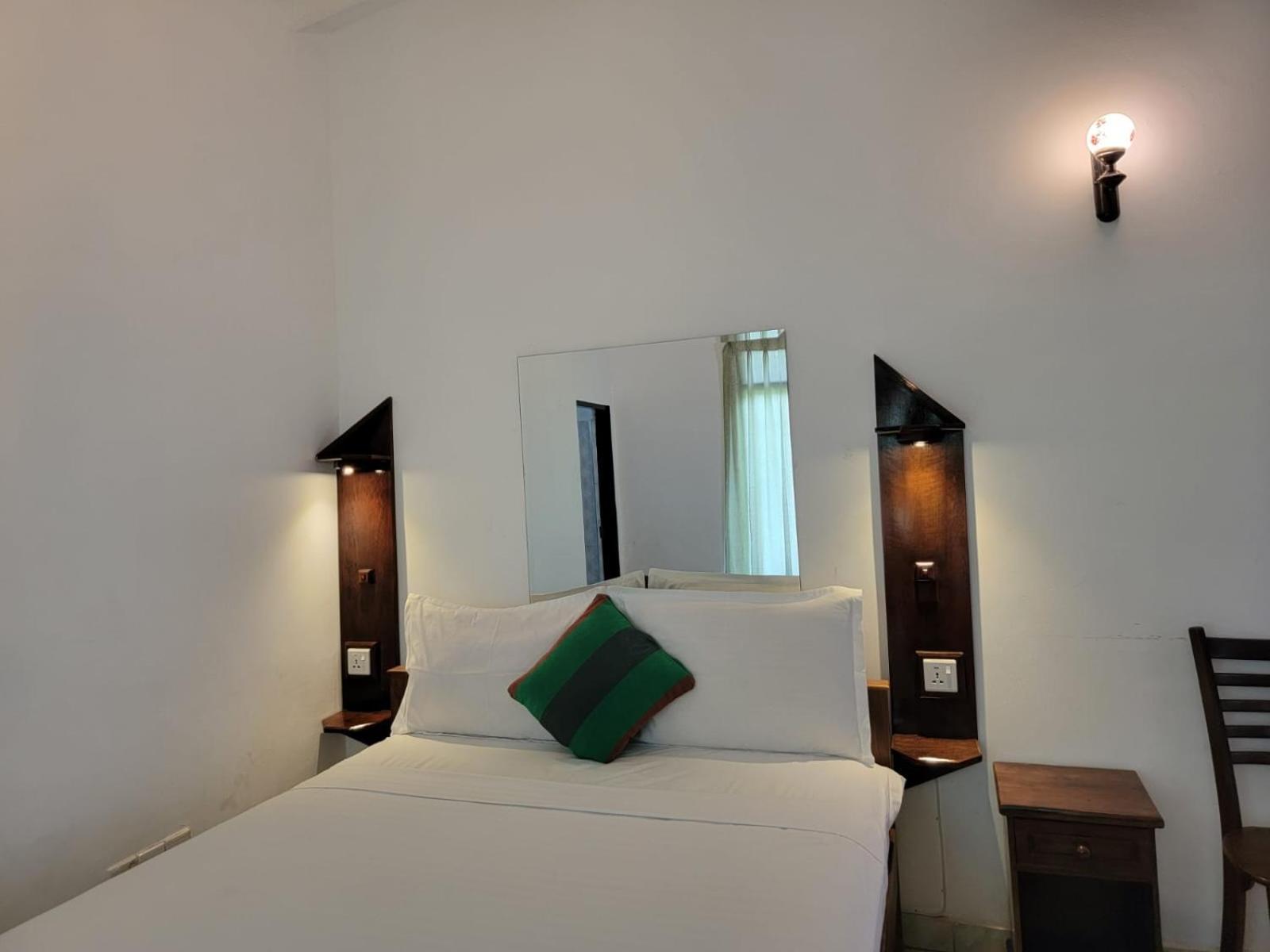 The Empyrean Airport Transit Hotel Katunayake Exterior photo